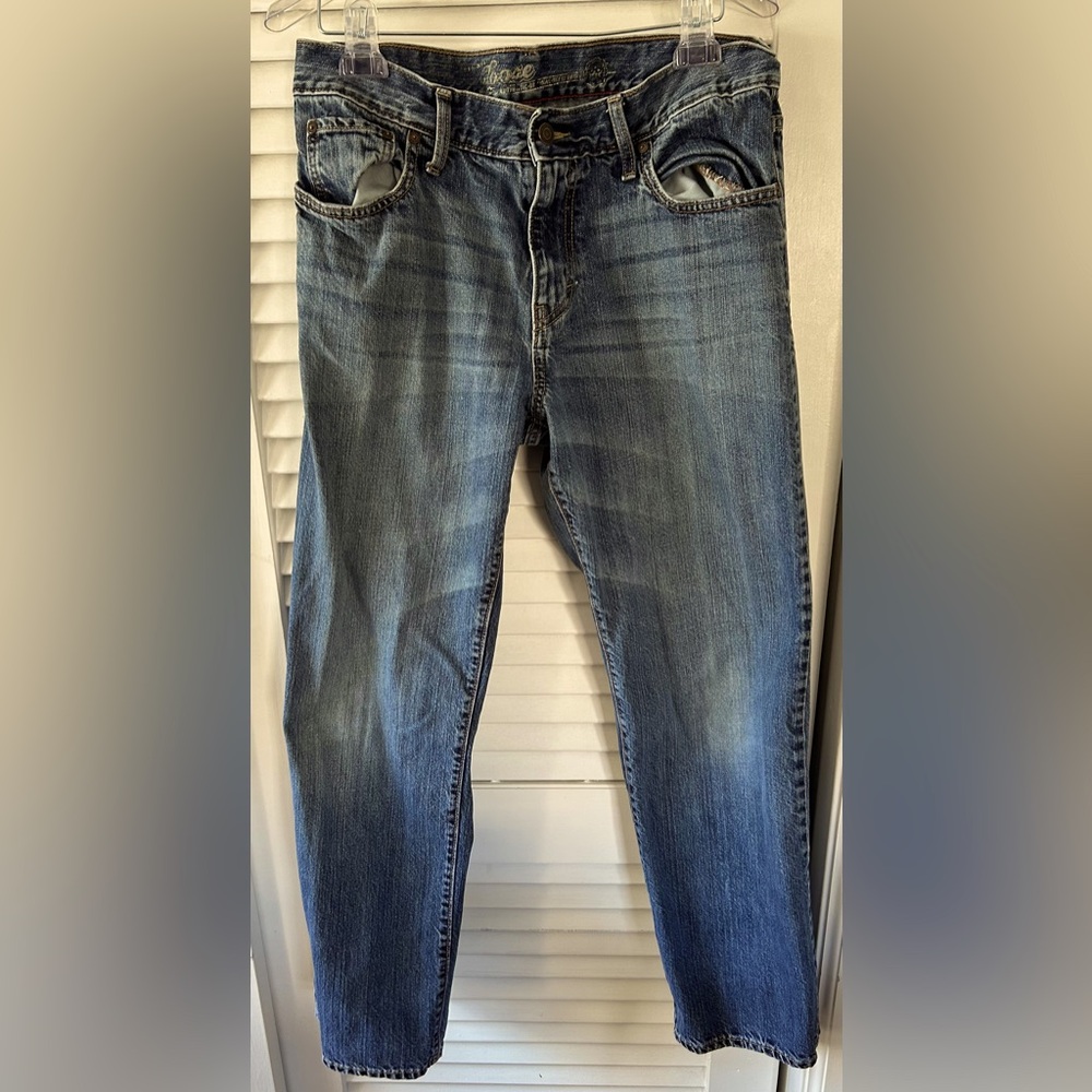 Men’s Old Navy, loose cut light wash jeans size 33x 32